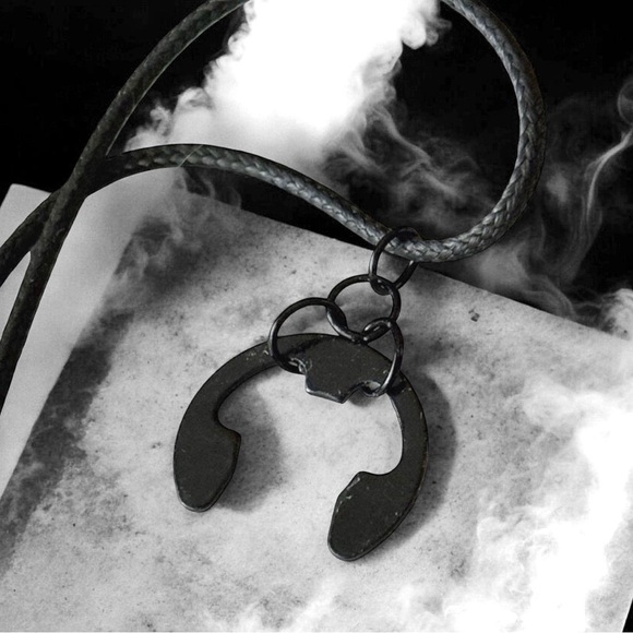 5 For $25💫Alternative Black Hardware Pendant Necklace - Picture 1 of 4